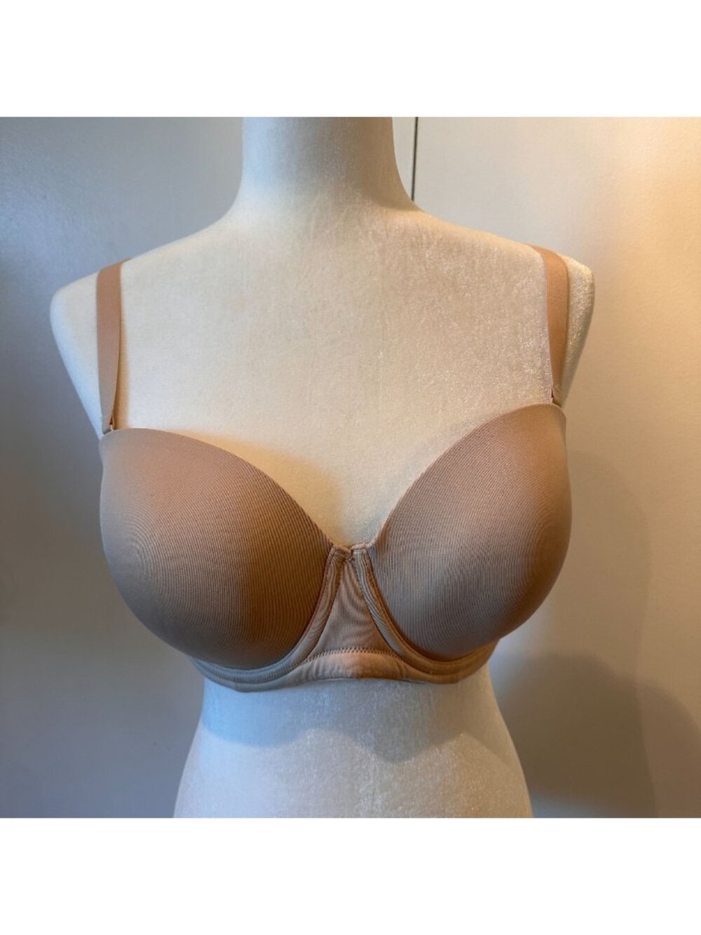 Wacoal Nude Underwire Bra 38DD Adjustable Straps Hook Closure Lightly Padded